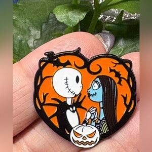 Nightmare before Christmas Halloween Heart-Shaped Pin for collectors